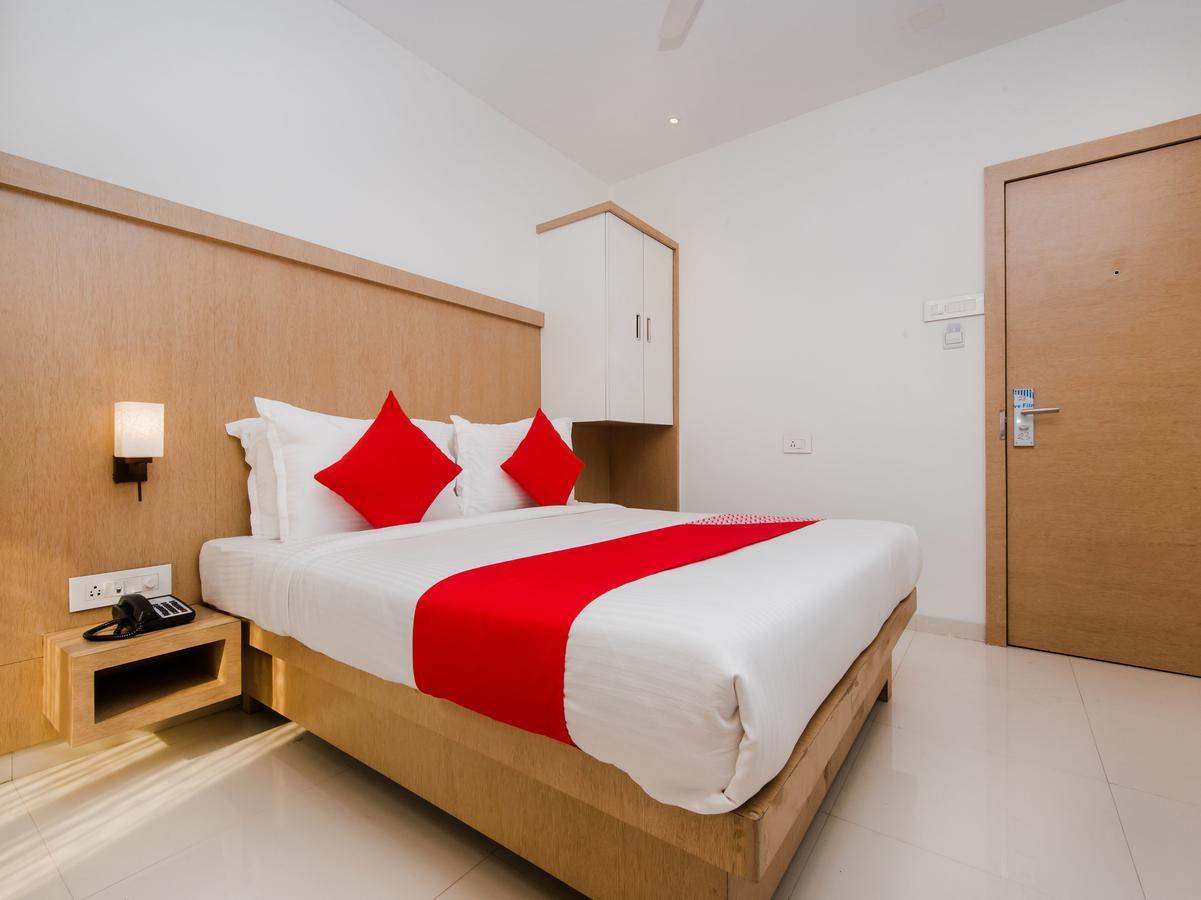 Oyo 13089 Hotel Gold Crest นาวีมุมไบ ภายนอก รูปภาพ