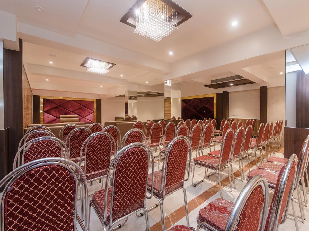 Oyo 13089 Hotel Gold Crest นาวีมุมไบ ภายนอก รูปภาพ