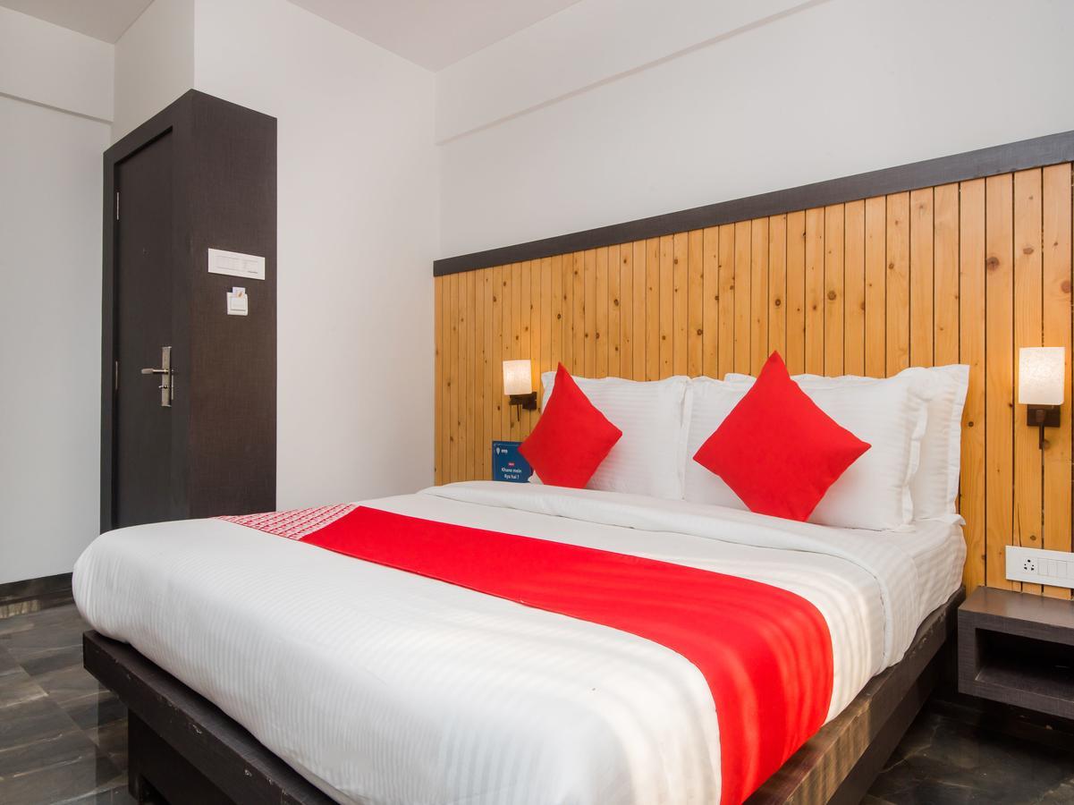 Oyo 13089 Hotel Gold Crest นาวีมุมไบ ภายนอก รูปภาพ