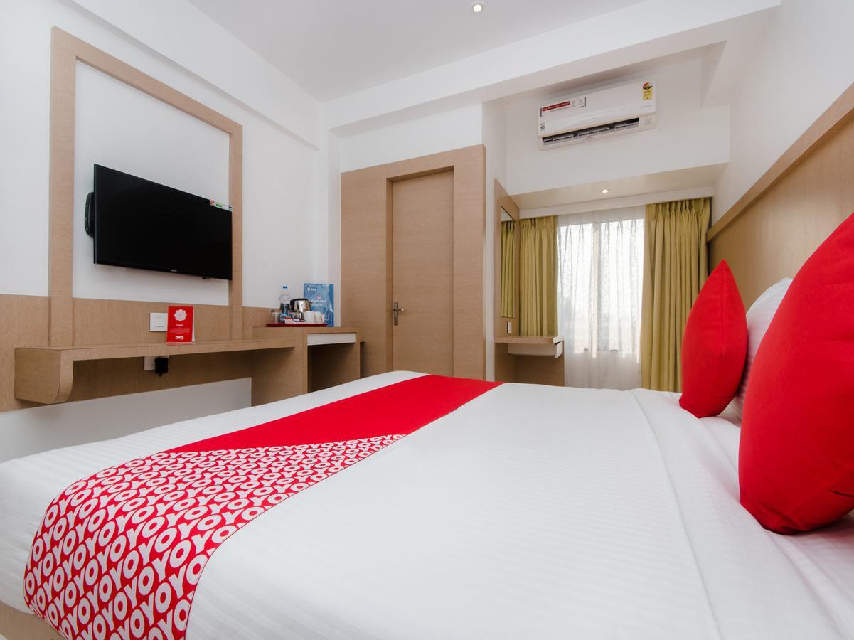 Oyo 13089 Hotel Gold Crest นาวีมุมไบ ภายนอก รูปภาพ