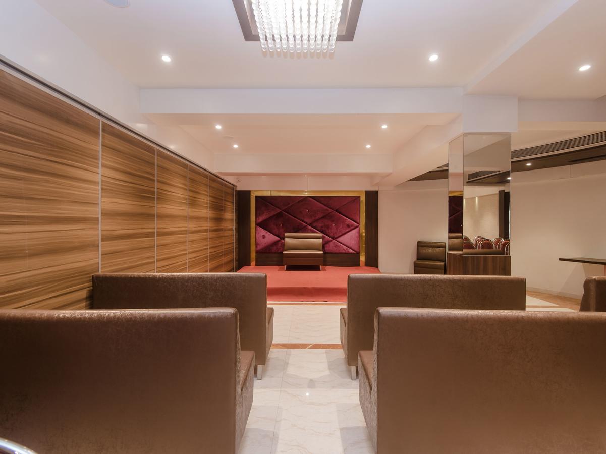 Oyo 13089 Hotel Gold Crest นาวีมุมไบ ภายนอก รูปภาพ