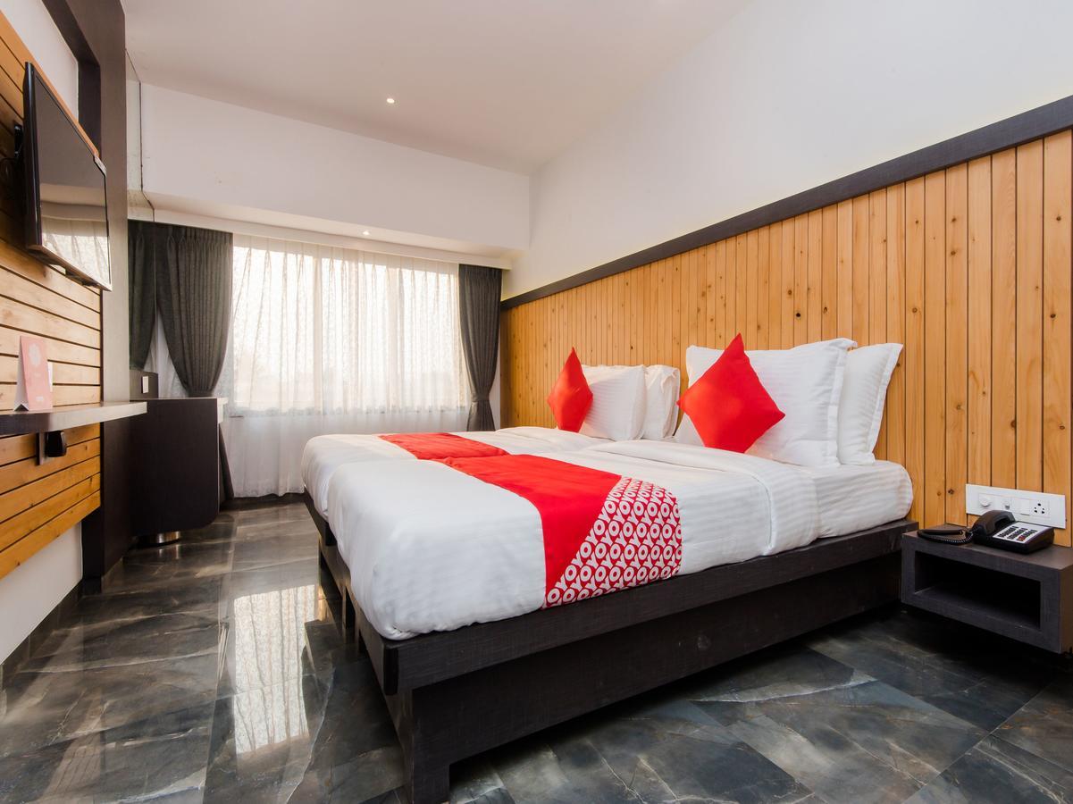 Oyo 13089 Hotel Gold Crest นาวีมุมไบ ภายนอก รูปภาพ