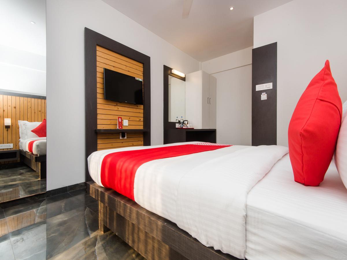 Oyo 13089 Hotel Gold Crest นาวีมุมไบ ภายนอก รูปภาพ