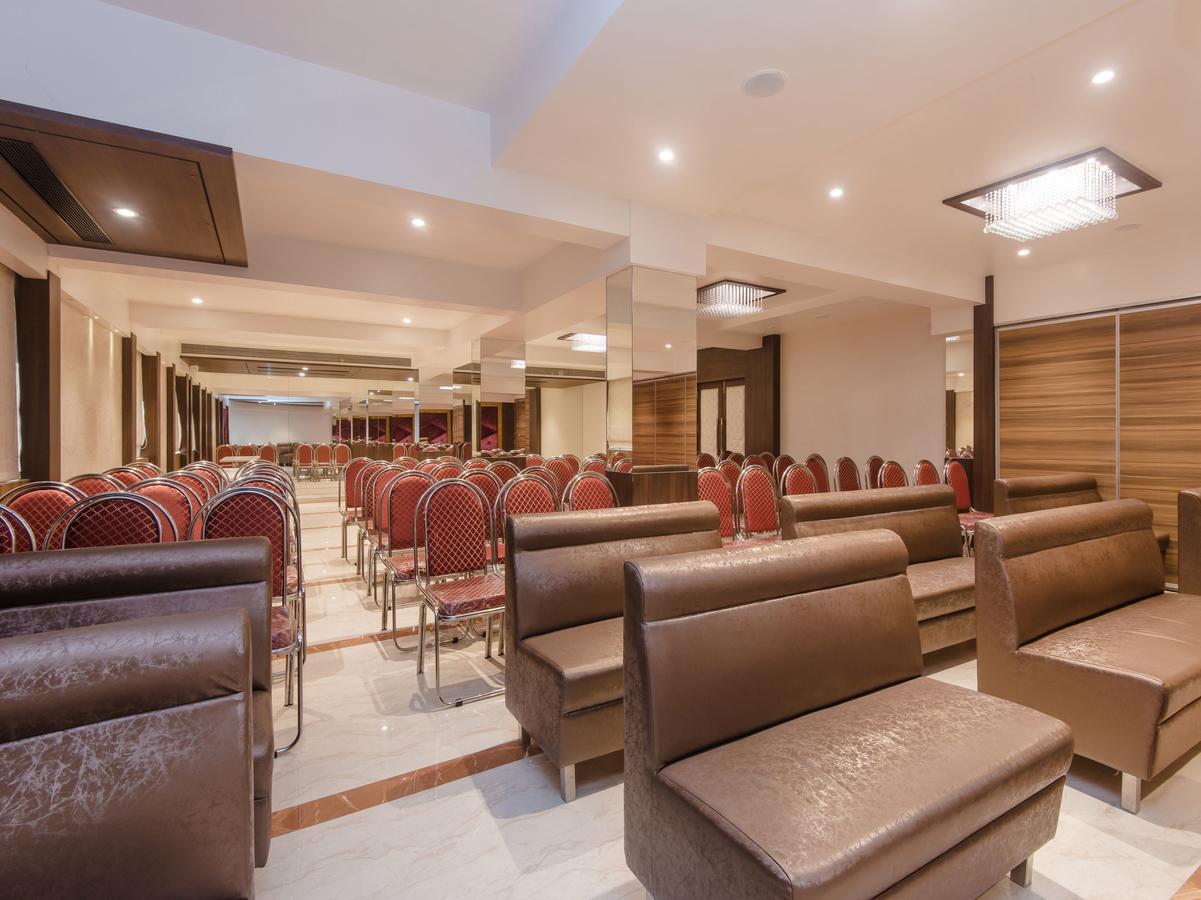 Oyo 13089 Hotel Gold Crest นาวีมุมไบ ภายนอก รูปภาพ